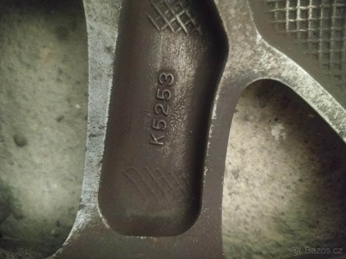 ALU kola z pneu - 16