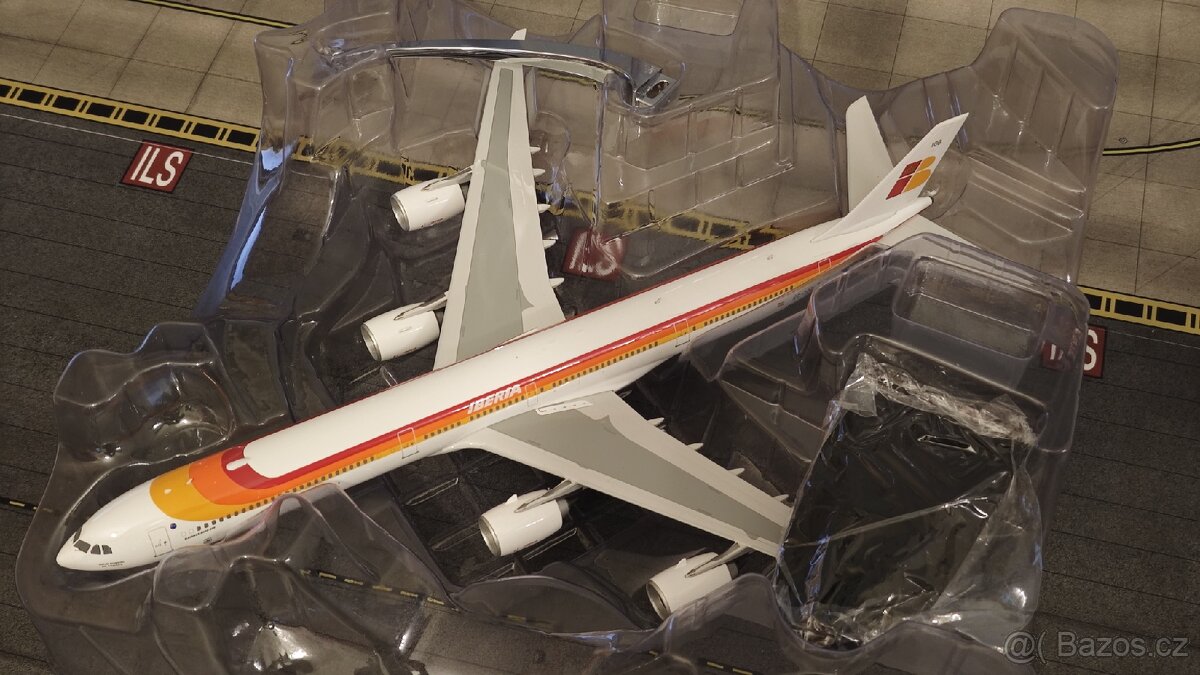 Airbus 346 Iberia celokov 1:200 Phoenix - 16