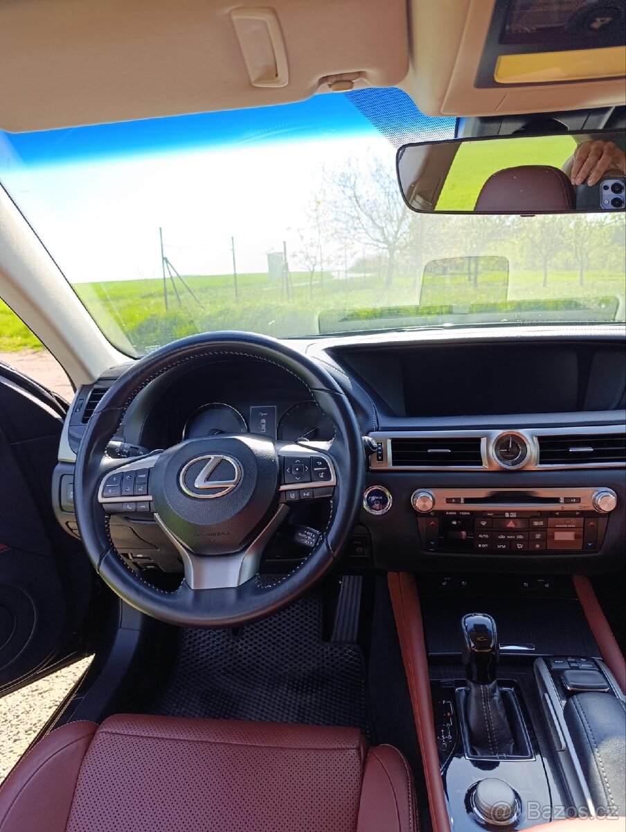 Lexus GS 300H - 16
