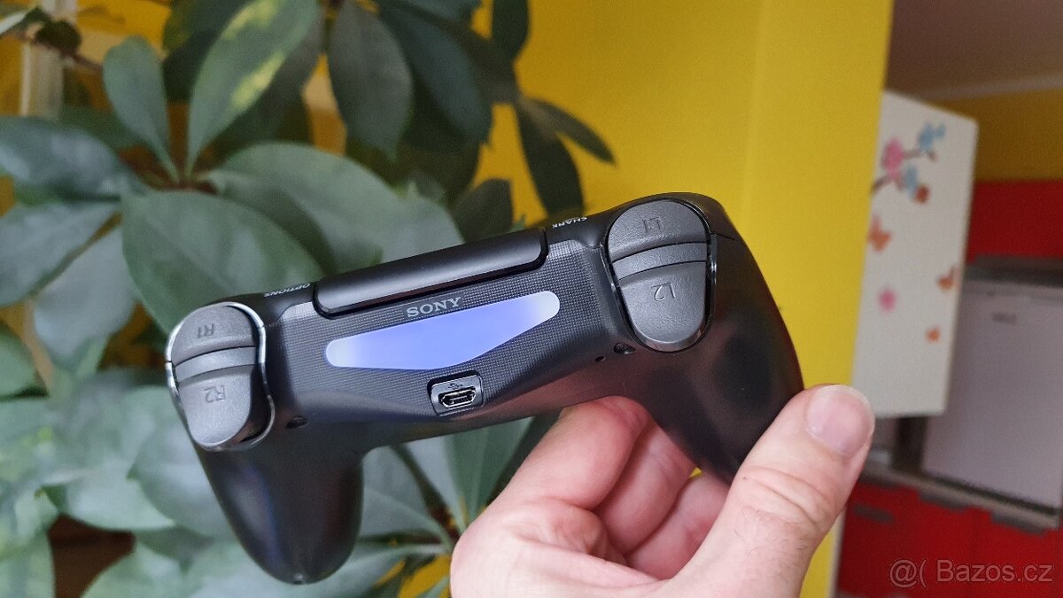 SONY PlayStation 4 + PlayStation VR + PS CAMERA + HRY - 16