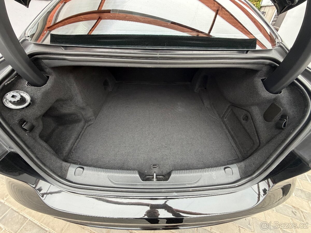 Jaguar XE 2.0d R-Dynamic - 16
