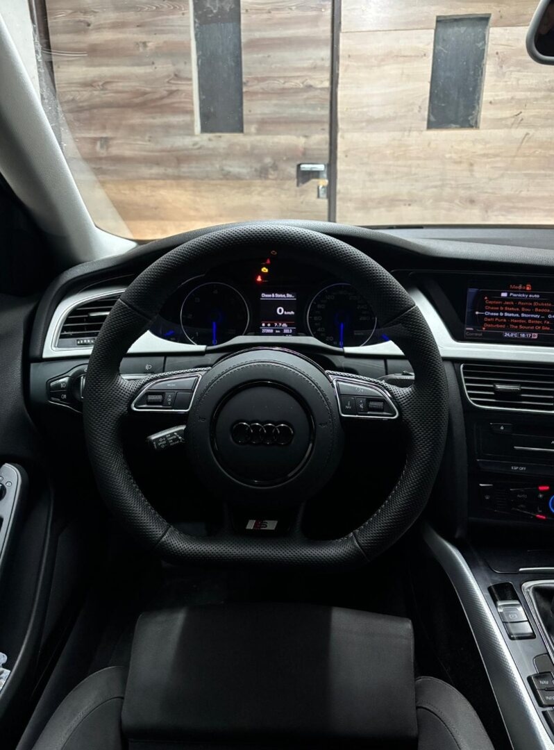 AUDI RS PERFOROVANY ZKOSENY VOLANT - 16