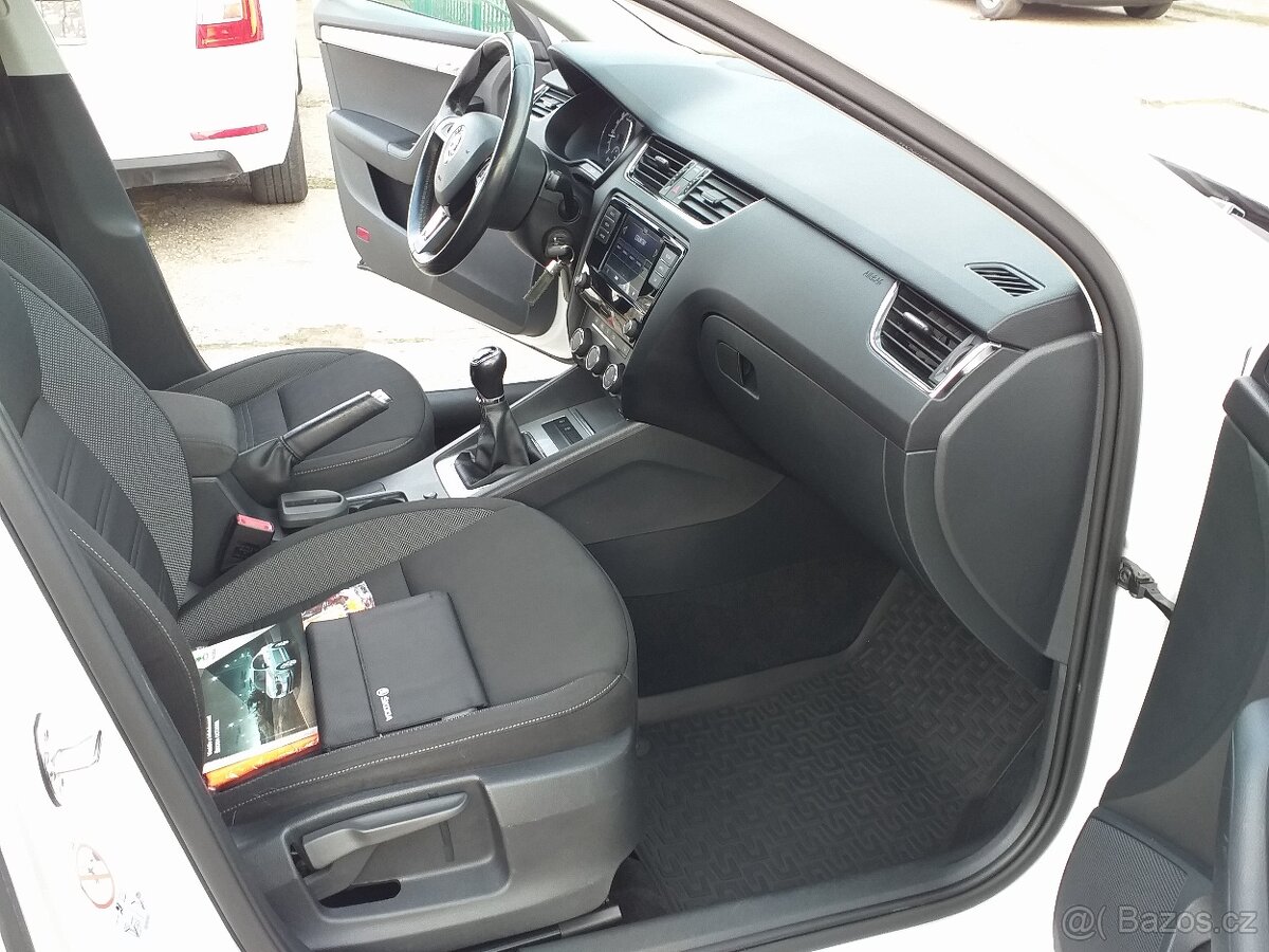 ŠKODA OCTAVIA COM III,1,6 TDi,ESP,KLIMA,ČR.SERVISKA - 16