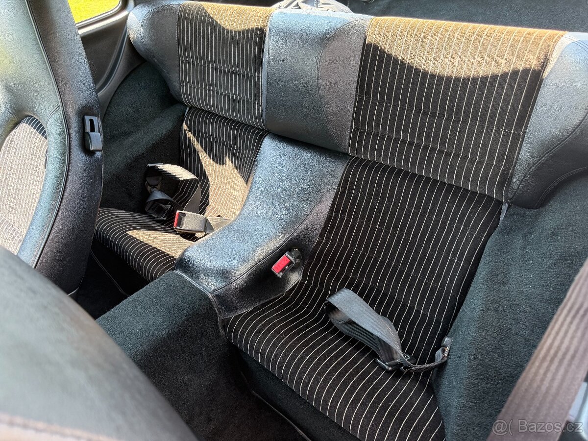 Porsche 944 - 16