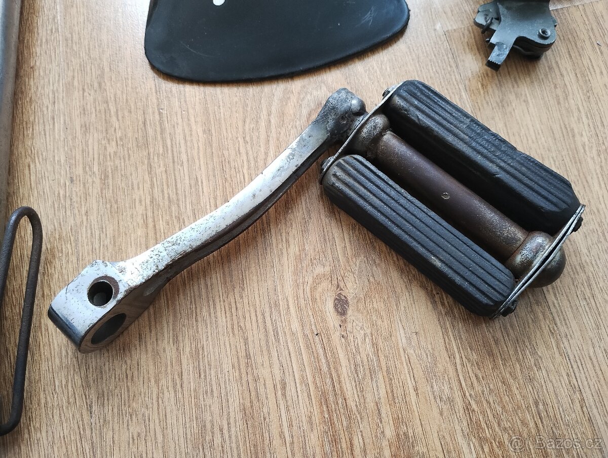 Prodám náhradní díly na jawetta 551 a Stadion S 11 a S 22 - - 16