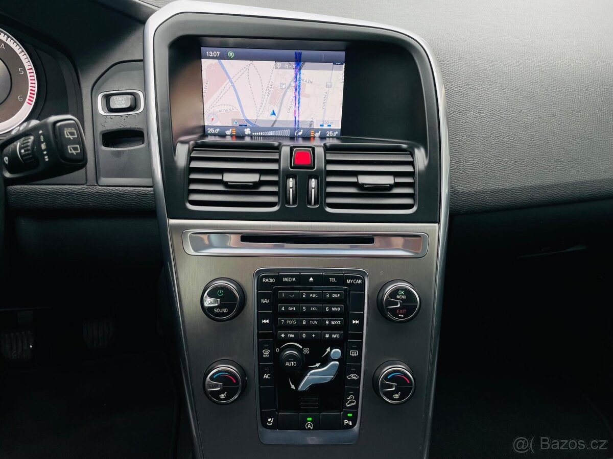 Volvo XC60 2.4D 5VÁLEC 120KW 4x4 MANUÁL VÝHŘEV SERVISKA - 16