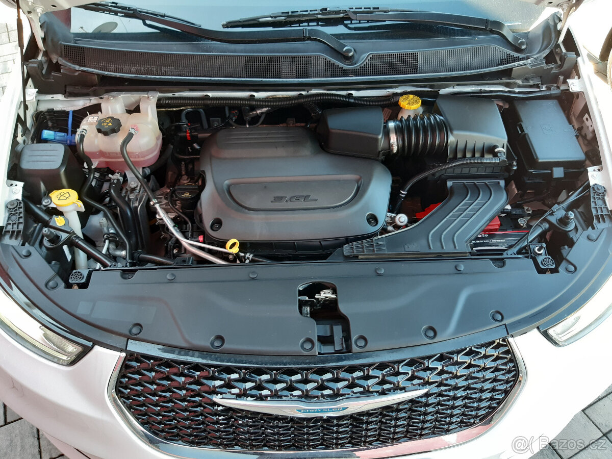 Chrysler Pacifica 3,6L, kůže, radar, 7míst, 2021, nový model - 16