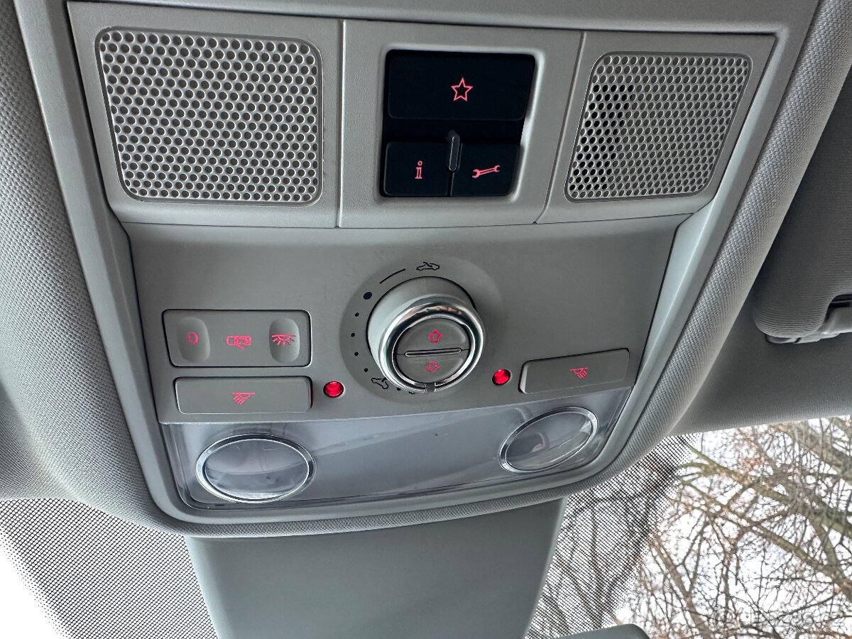 VW Touran 2,0 TDI 103 KW XENONY - 16