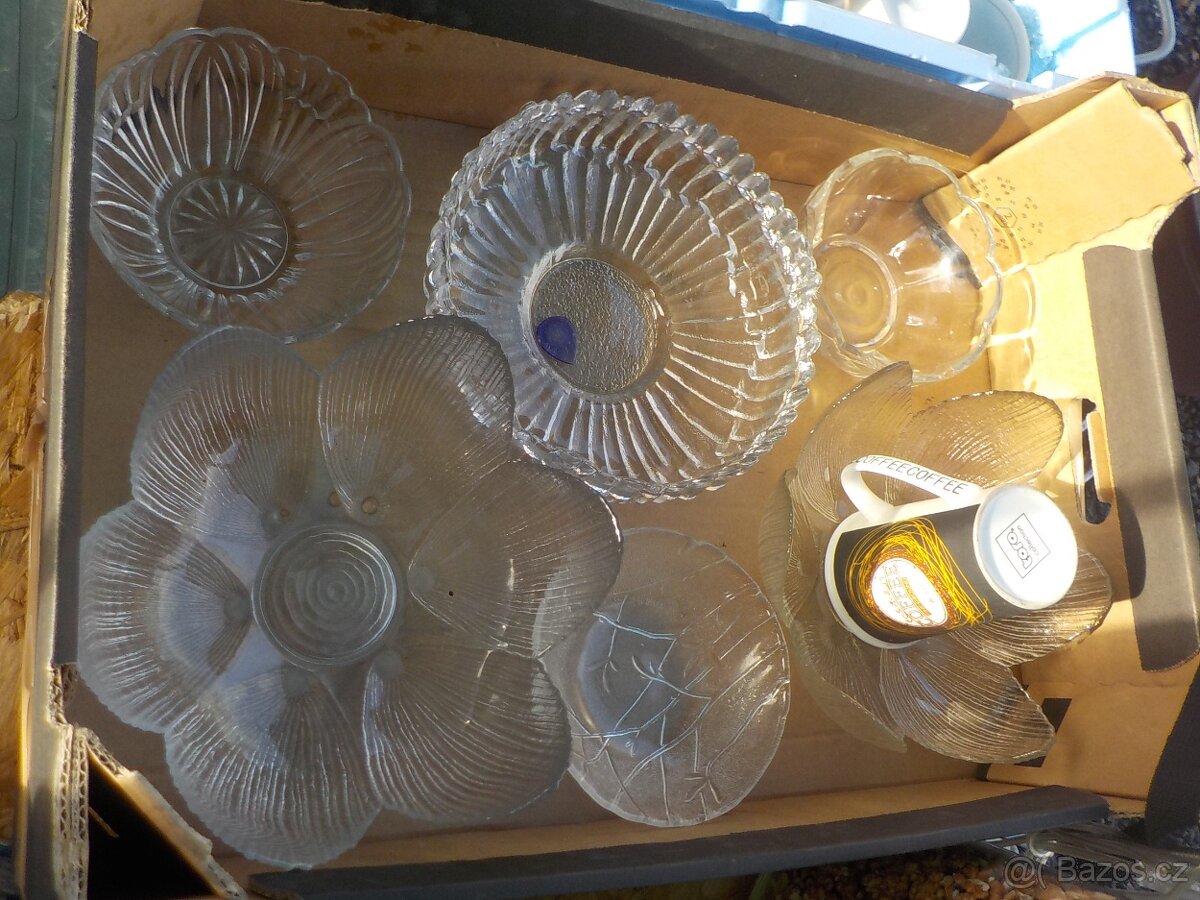 Porcelánový čajový servis,trocha plastiky a jiné - 16