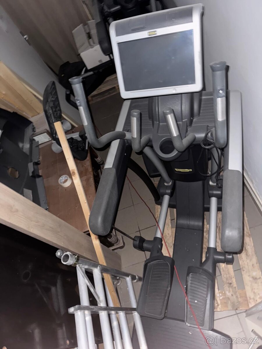 Fitness stroje - zařízení z fitness centra - 16