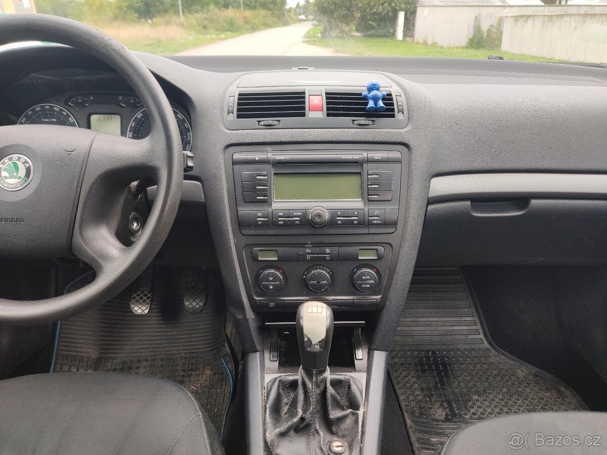 Škoda Octavia Kombi 1.6i - 75 kW + sada kol - 16