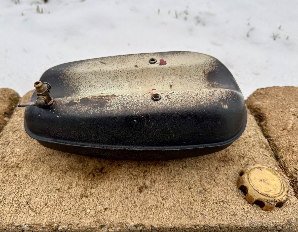 Stadion S11 - nádrž s víčkem - 16