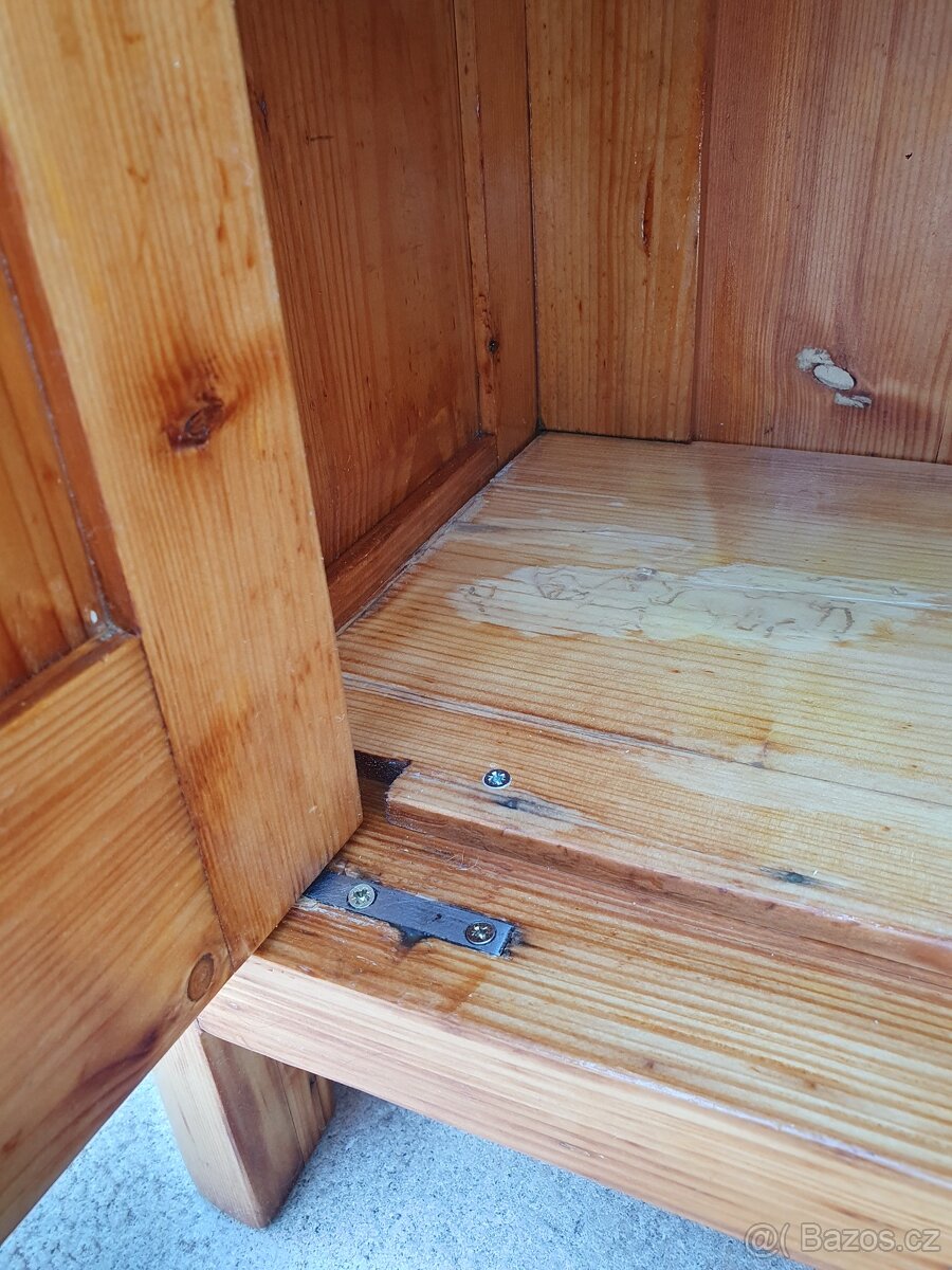Dřevo / skříňka / starožitnost - 16