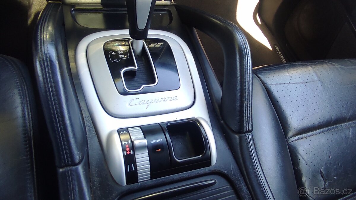 Porsche Cayenne S 4,8 benzín - 16