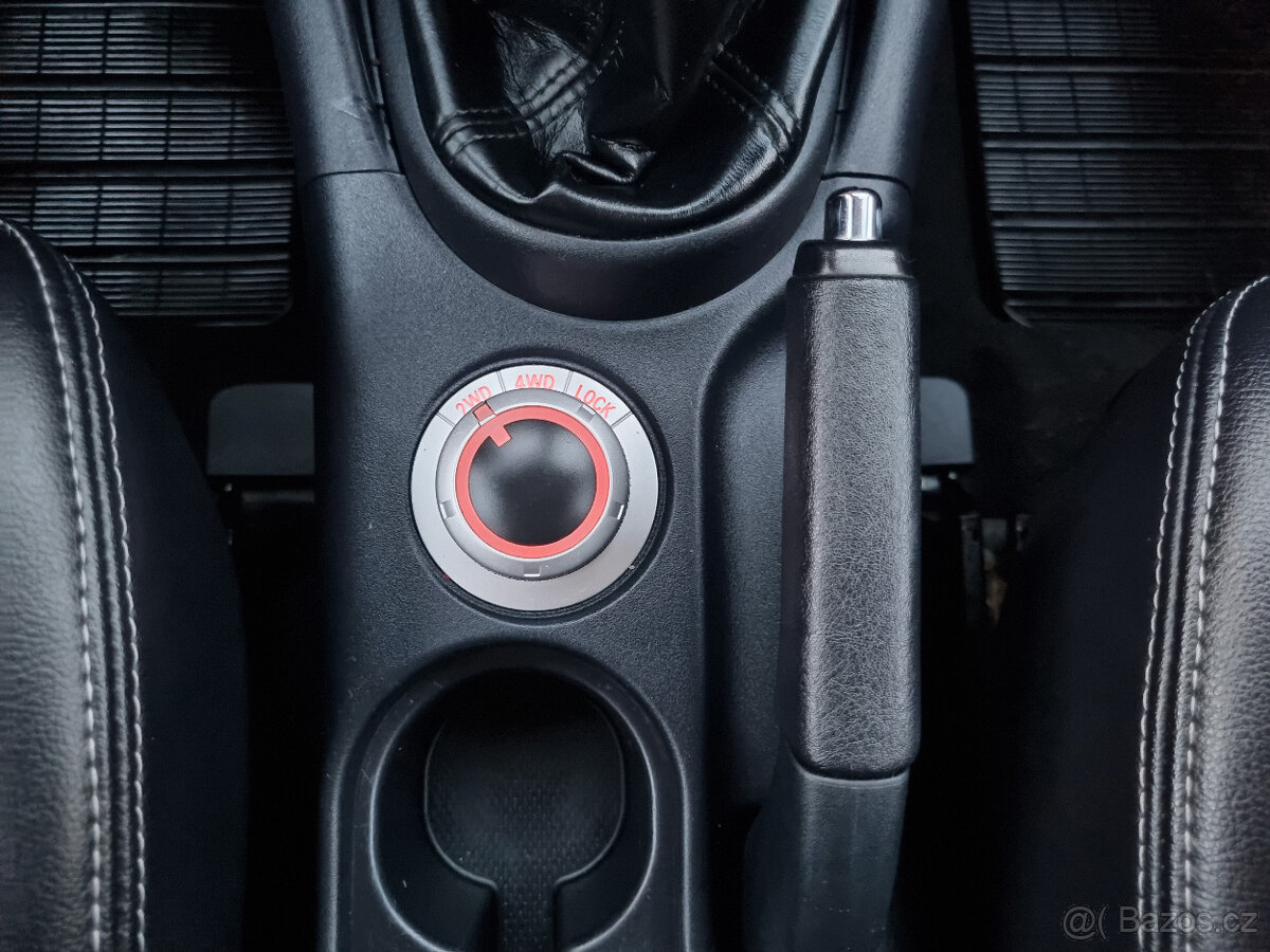 Peugeot 4007 2,2 HDi 4x4, 7 míst - 16