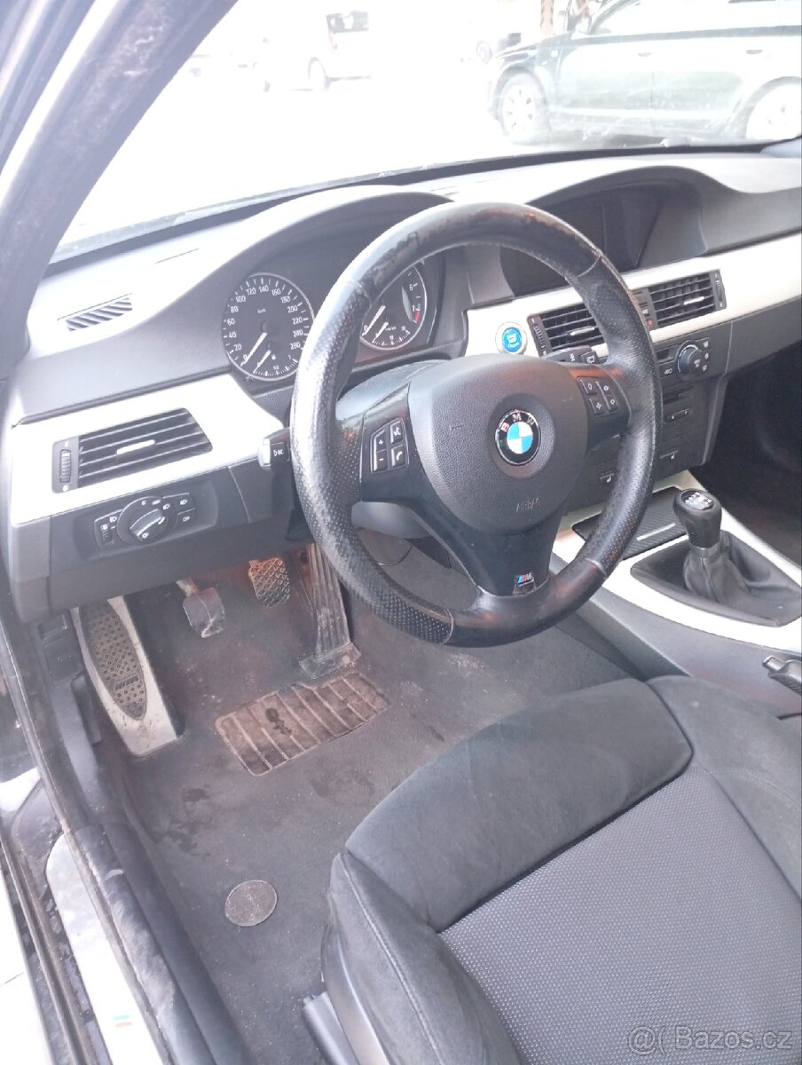 BMW E90 325i - 16