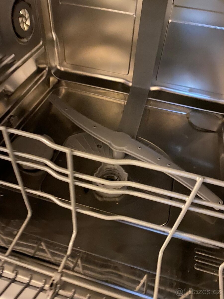 MYČKA NA NÁDOBÍ - 16