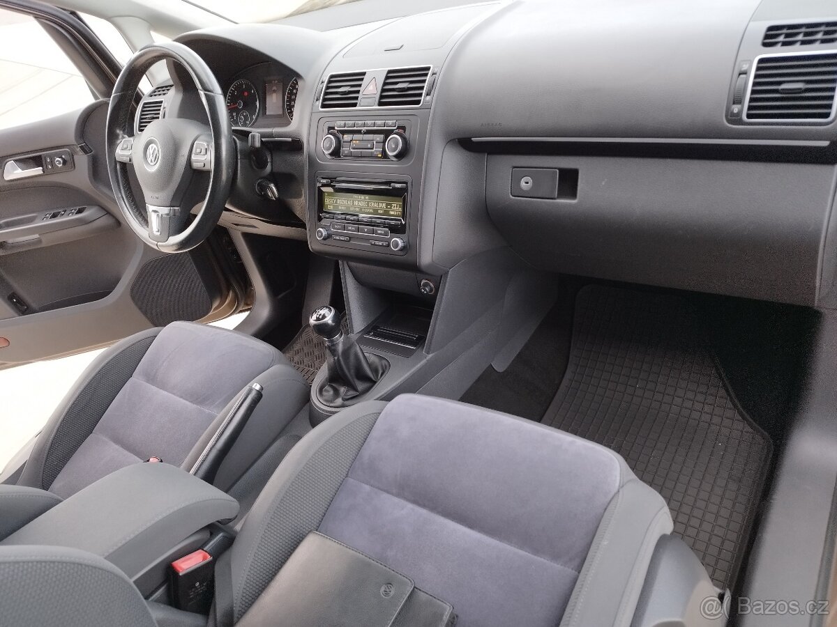 VW TOURAN 2.0TDI, 103KW, SERVISNÍ KNIHA - 16