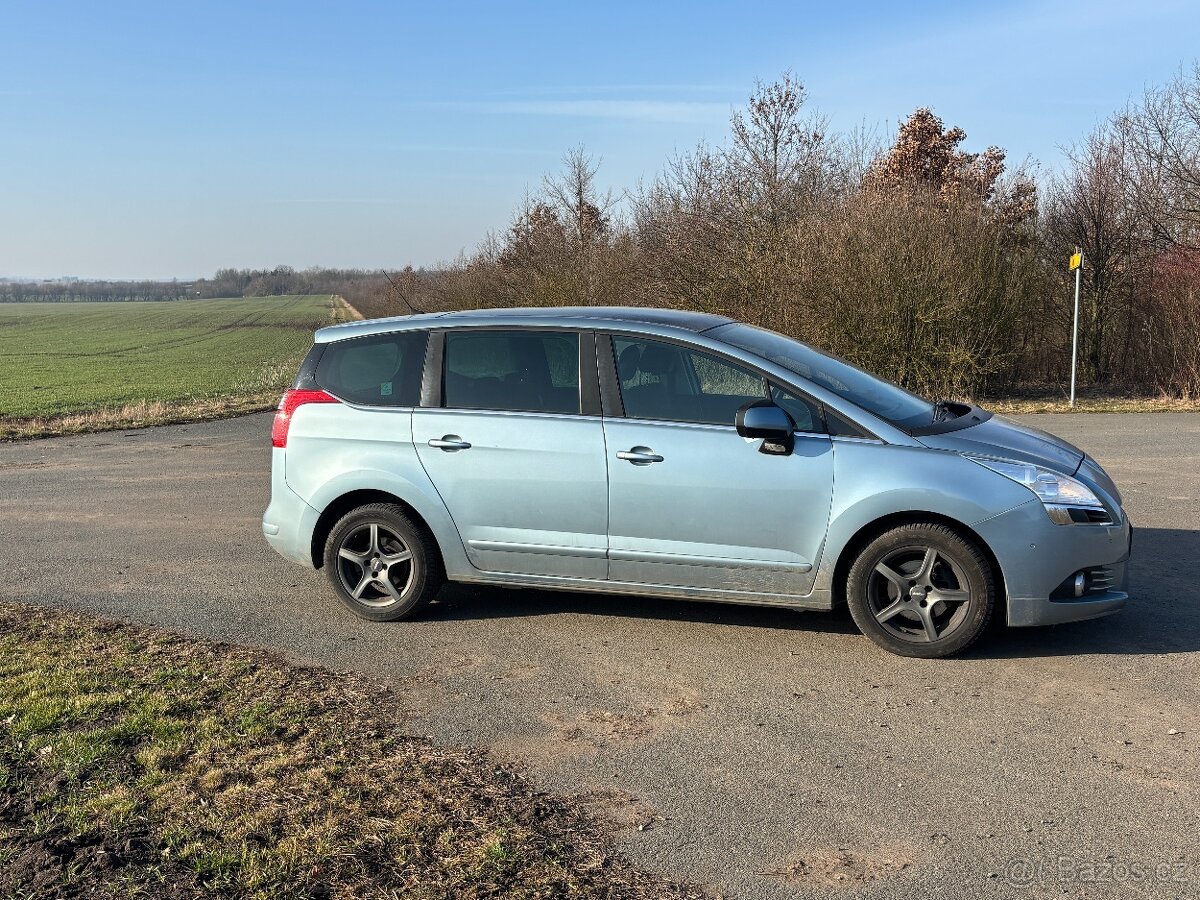 Peugeot 5008 - r.v. 2010 - 16