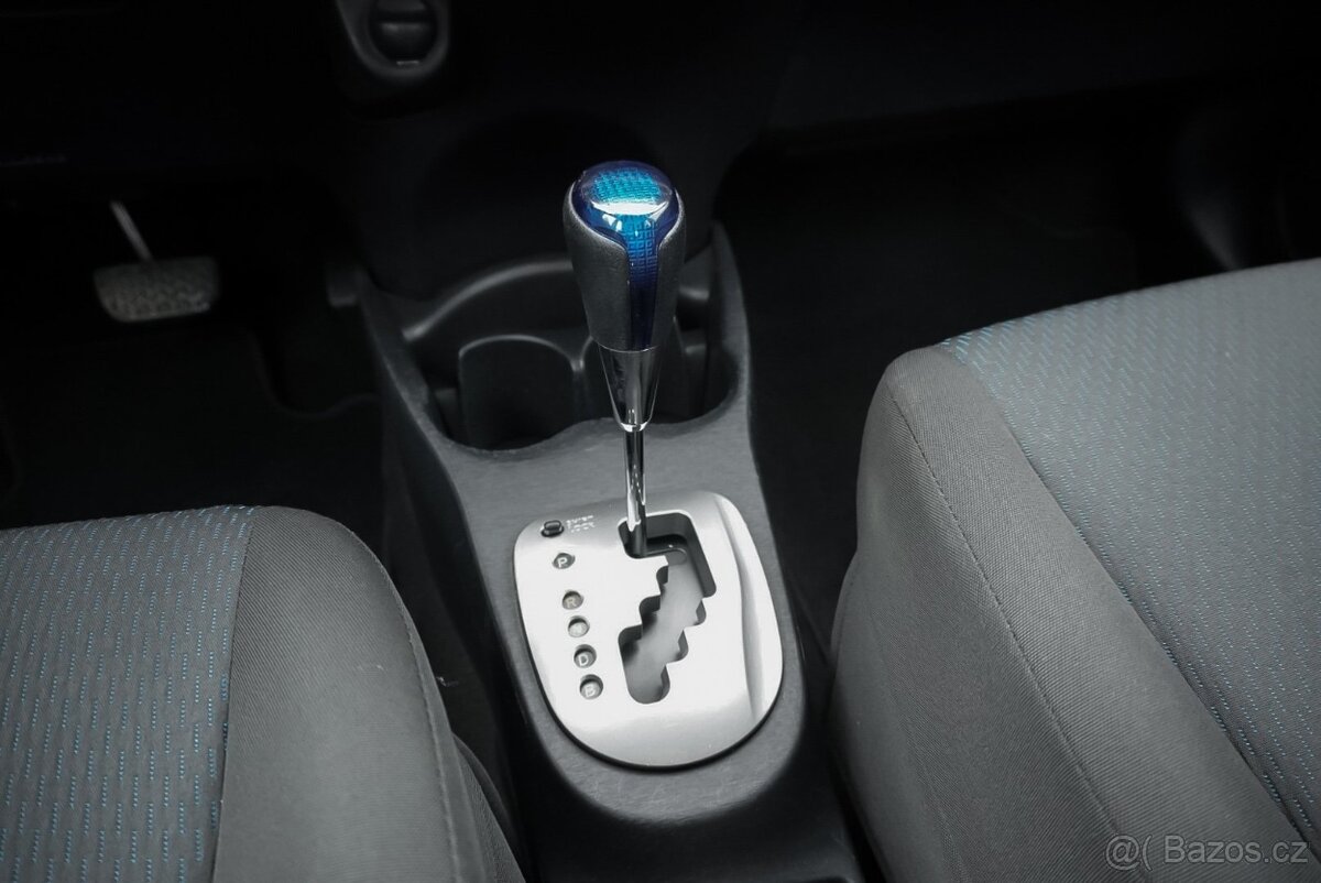 Toyota Yaris 1.5 Hybrid LOUNGE - 16