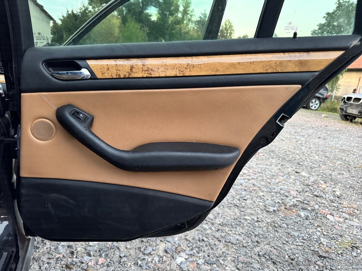 BMW E46 320d Touring Mpaket / nahradni dily - 16