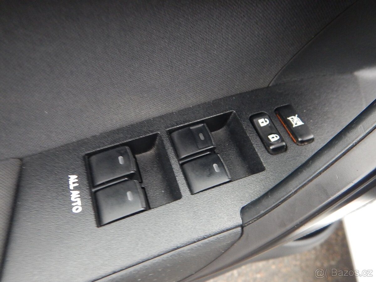 TOYOTA Corolla 1.6 VVTi, AUTOMAT, ČR, SERVISKA - 16