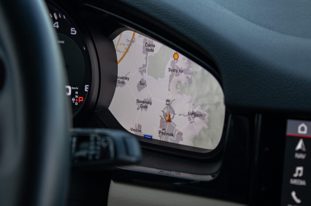 Porsche Cayenne 4x4 AT/8 - 16