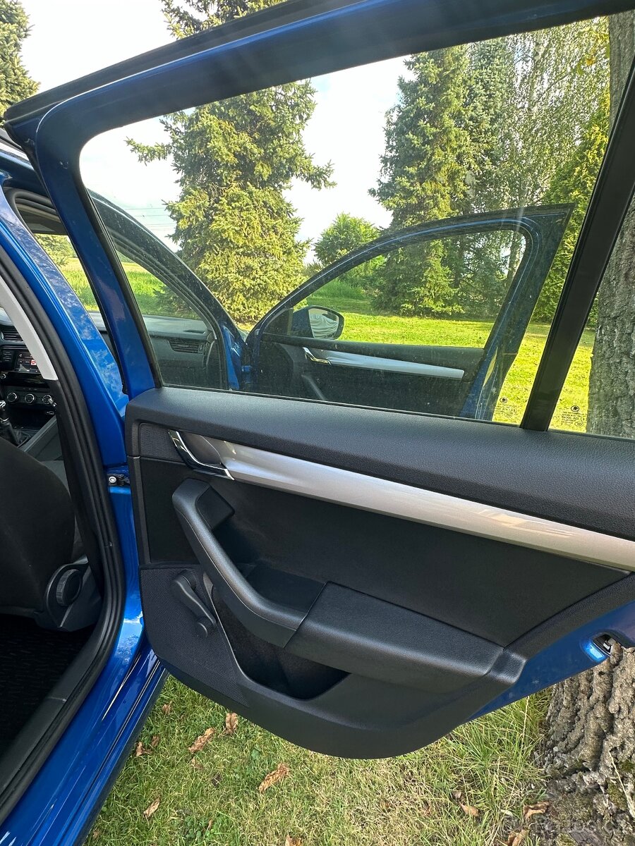 Škoda Octavia 3 1.6 tdi, kombi, málo najeto - 16