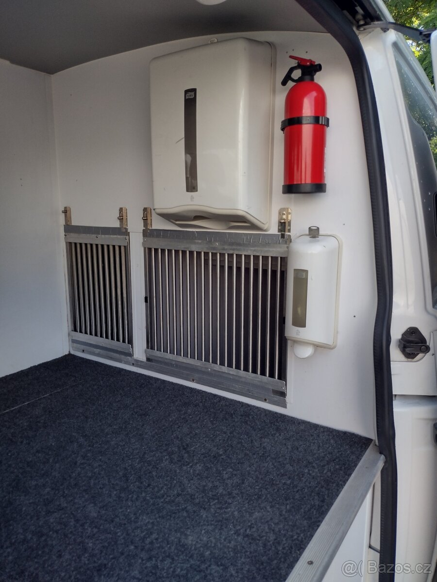 VW Transporter T5.1 2.0TDI -- DSG - 16