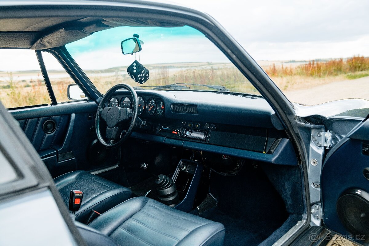 Porsche 911 Carrera 3,2 - 16