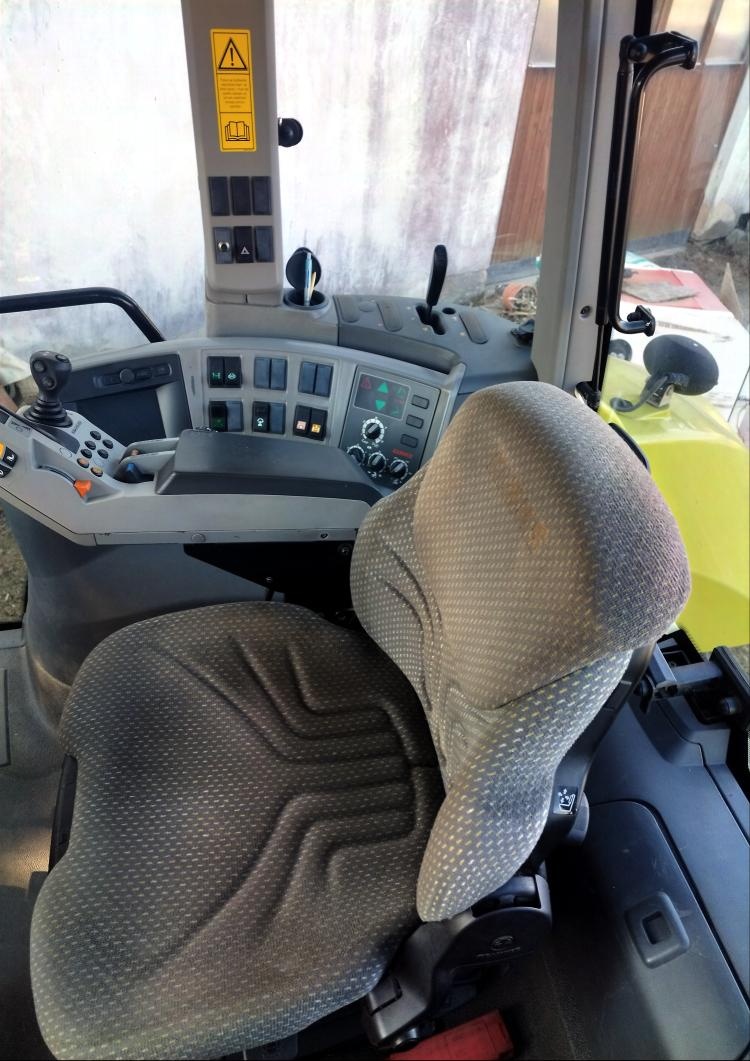 Traktor Claas Axion 820 Cmatic - 16