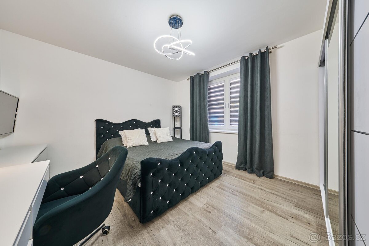 Prodej nového bytu 4+kk s terasou, bazénem a garáží - 16