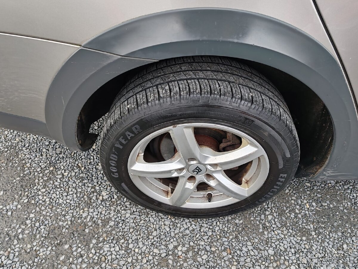 Škoda Octavia
2.0TDI scout - 16