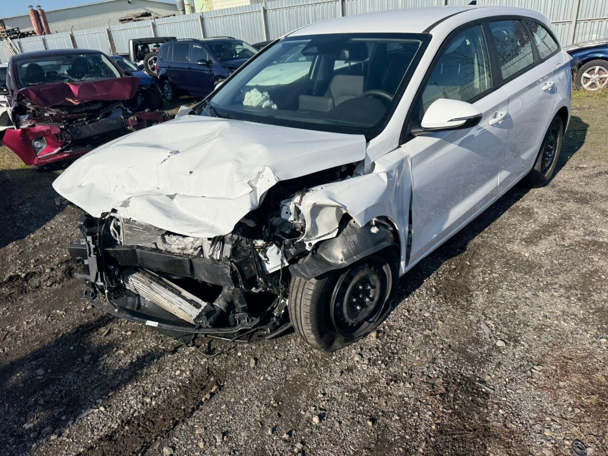 Hyundai I30 combi 1.5i automat2025 5000km - 16