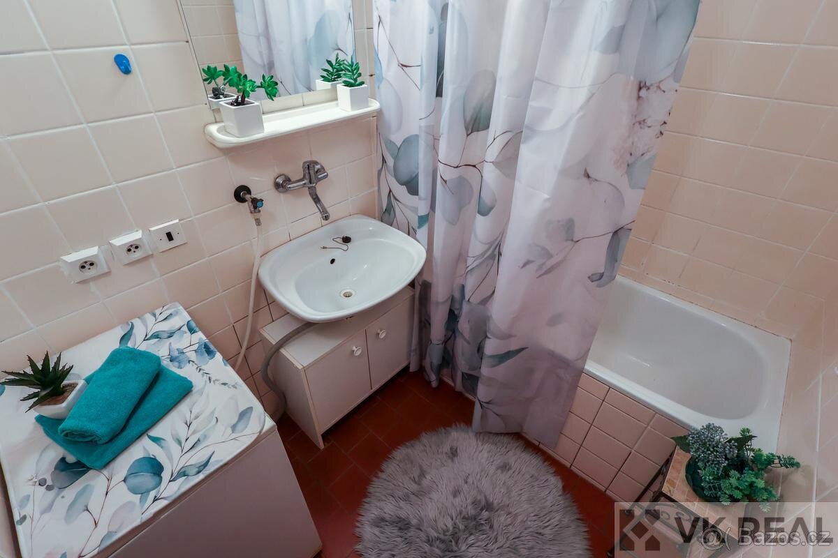 Prodej bytu 2+1, 52 m2 + balkón 10 m2, Praha 5 Hlubočepy, u - 16