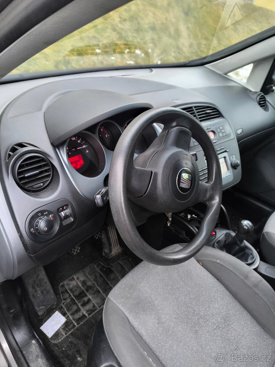 Seat Altea nafta 77 kW rok 2005/12 - 16