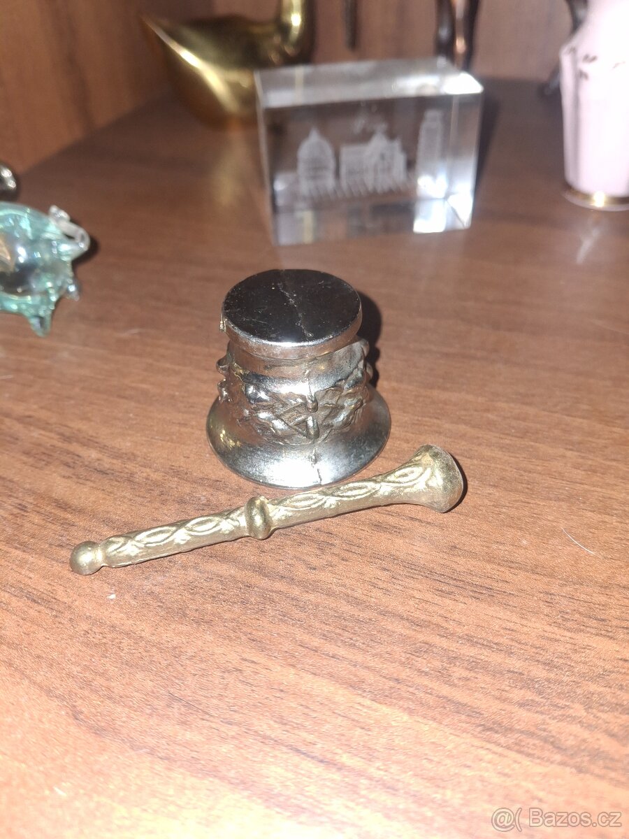 Skleněné vázy a dekorace - 16