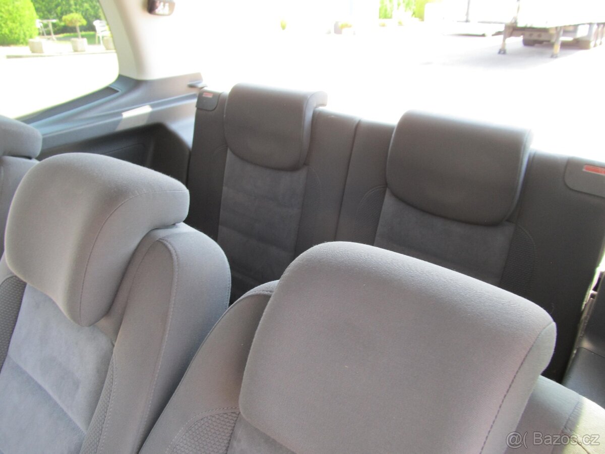 Volkswagen Touran 2.0 TDI 7 míst - 16