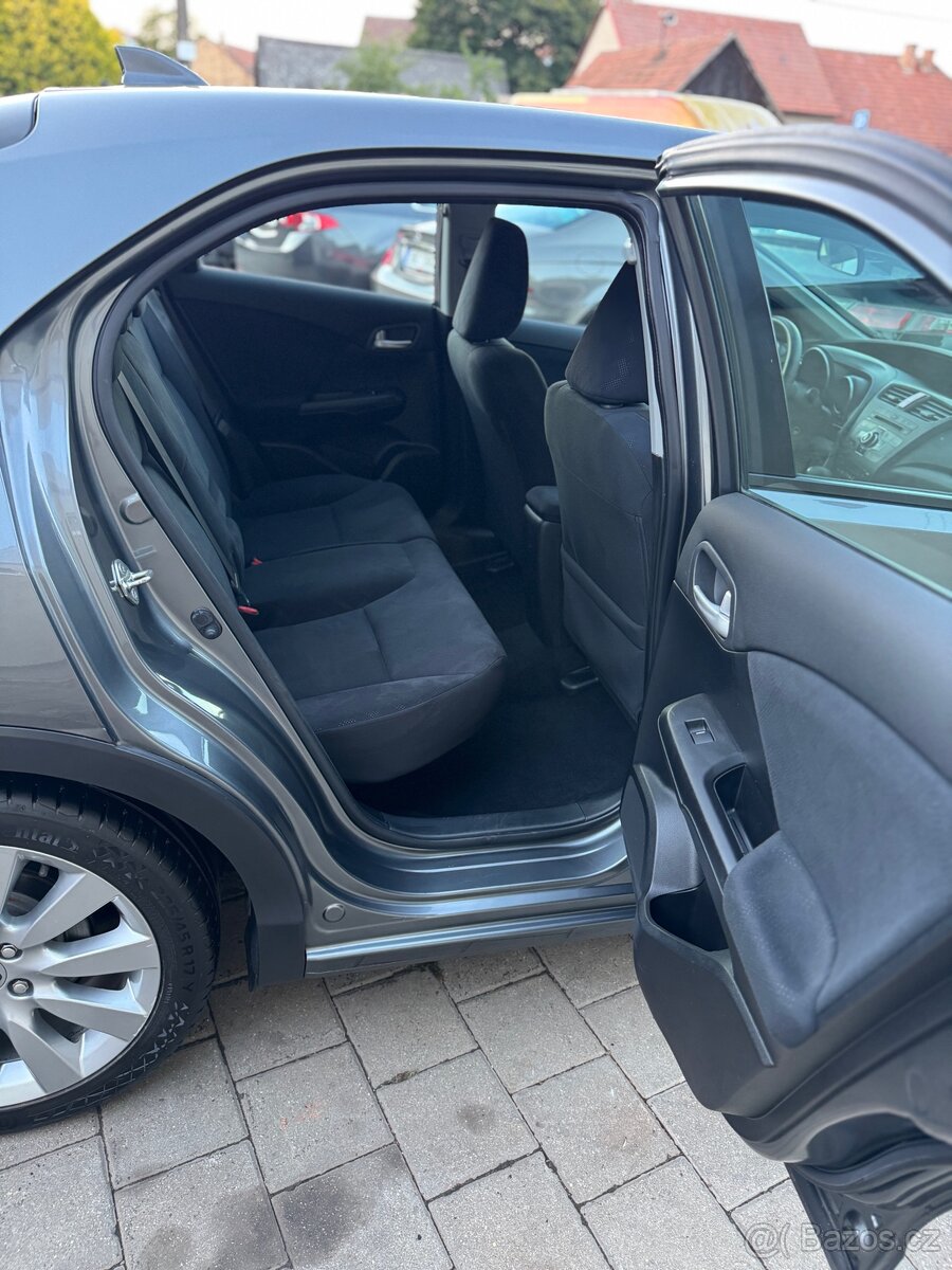 Honda Civic 9G pouhých 42 000 km, po Senior Majiteli - 16