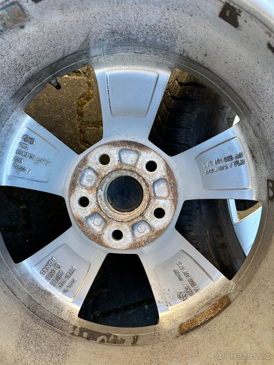 ŠKODA ORIGINÁL ALU - 215/55 R17 - 16