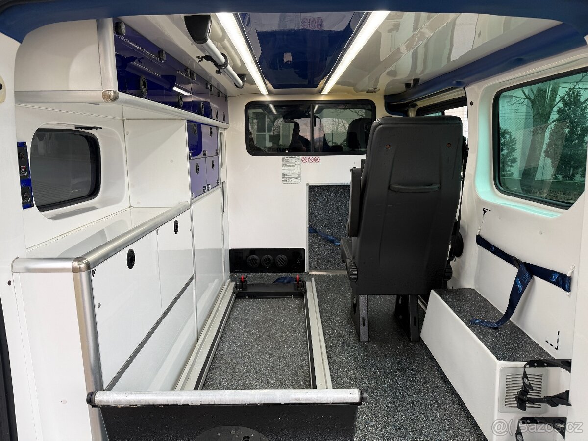 Nissan Primastar L2H2 2.0 DCI Ambulance - 16