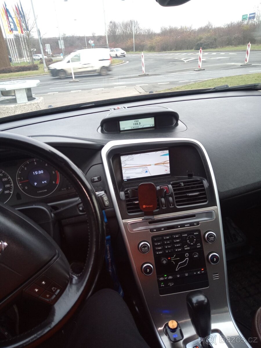 VOLVO XC 60 r. 2009 - 16