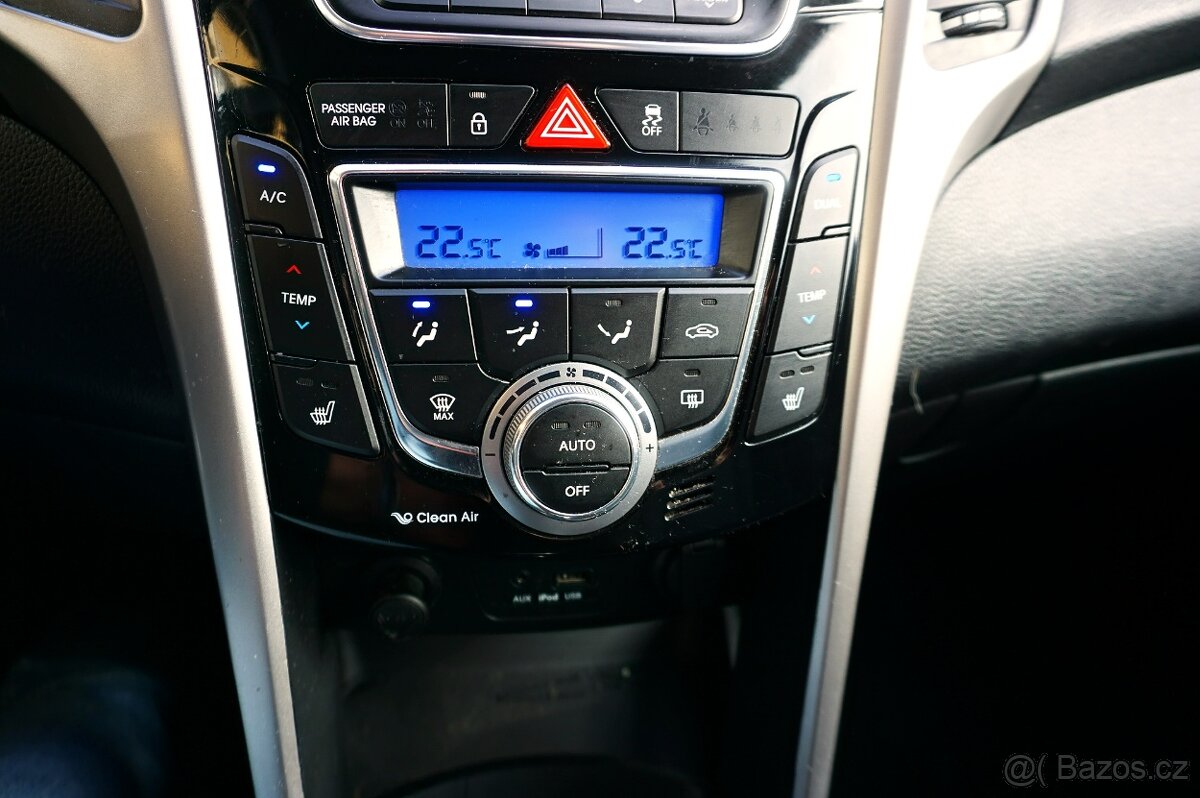 HYUNDAI I30 CW 1,6 GDI 99KW 2015 142000 KM - 16