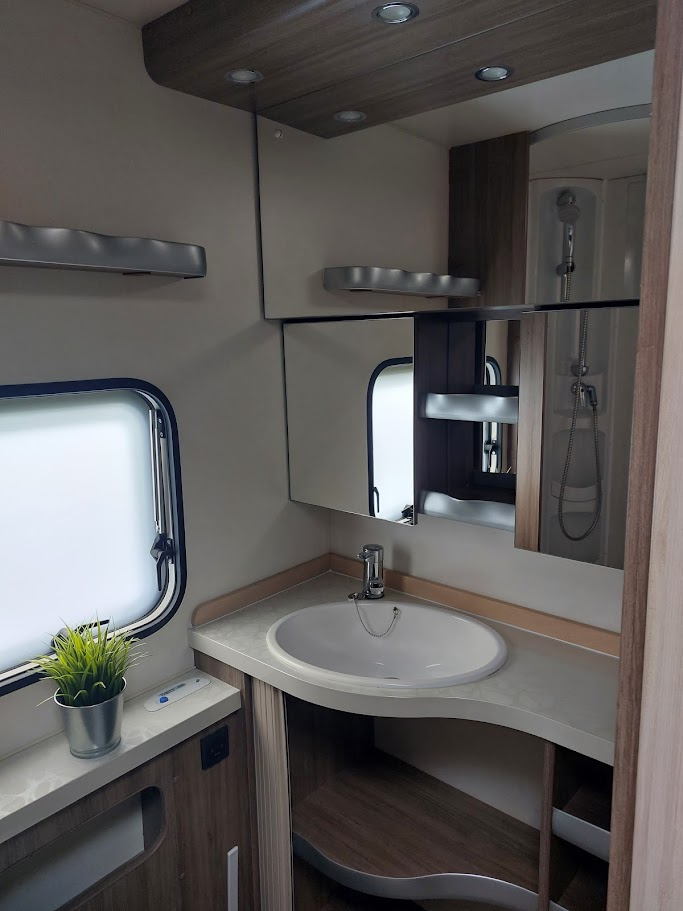 Karavan HOBBY 545 KMF De Luxe, r.v.2016 - 16