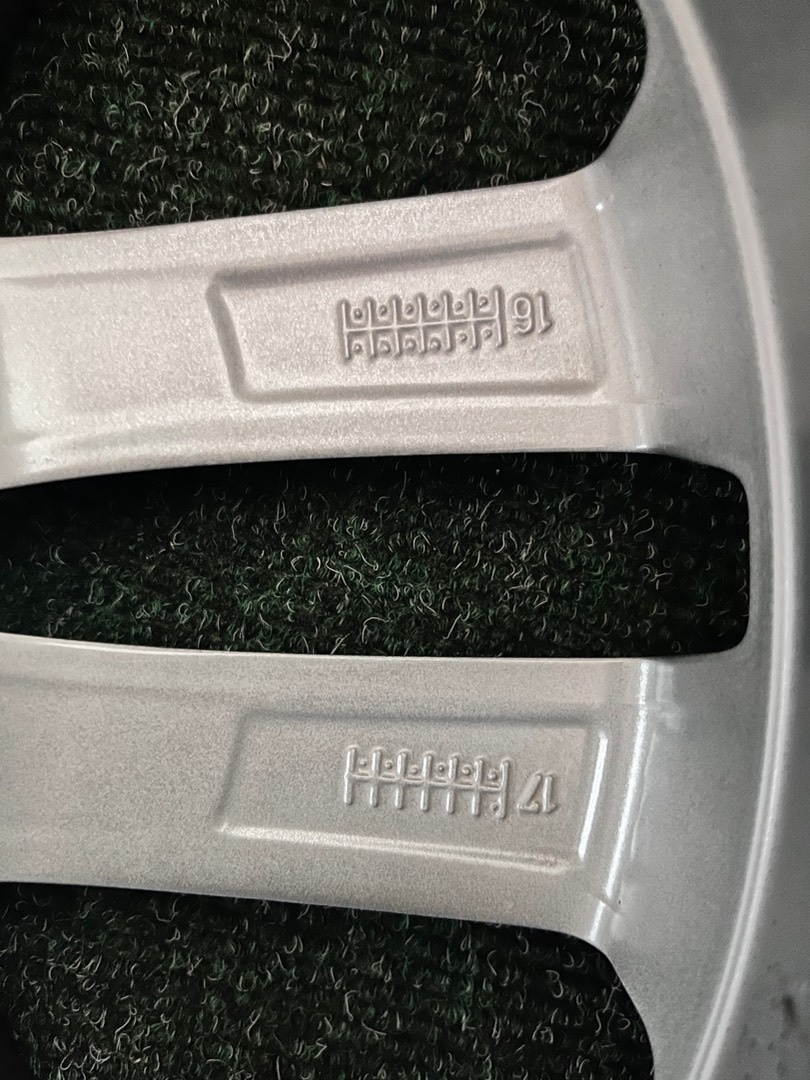 5x112 R17 Originál alu kola VW Touran 2017 - ET52 - 16