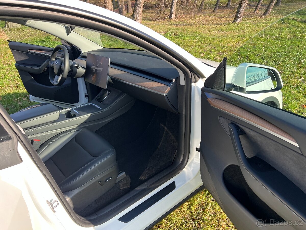 Tesla model Y LR Boost Ryzen Tažný - 16