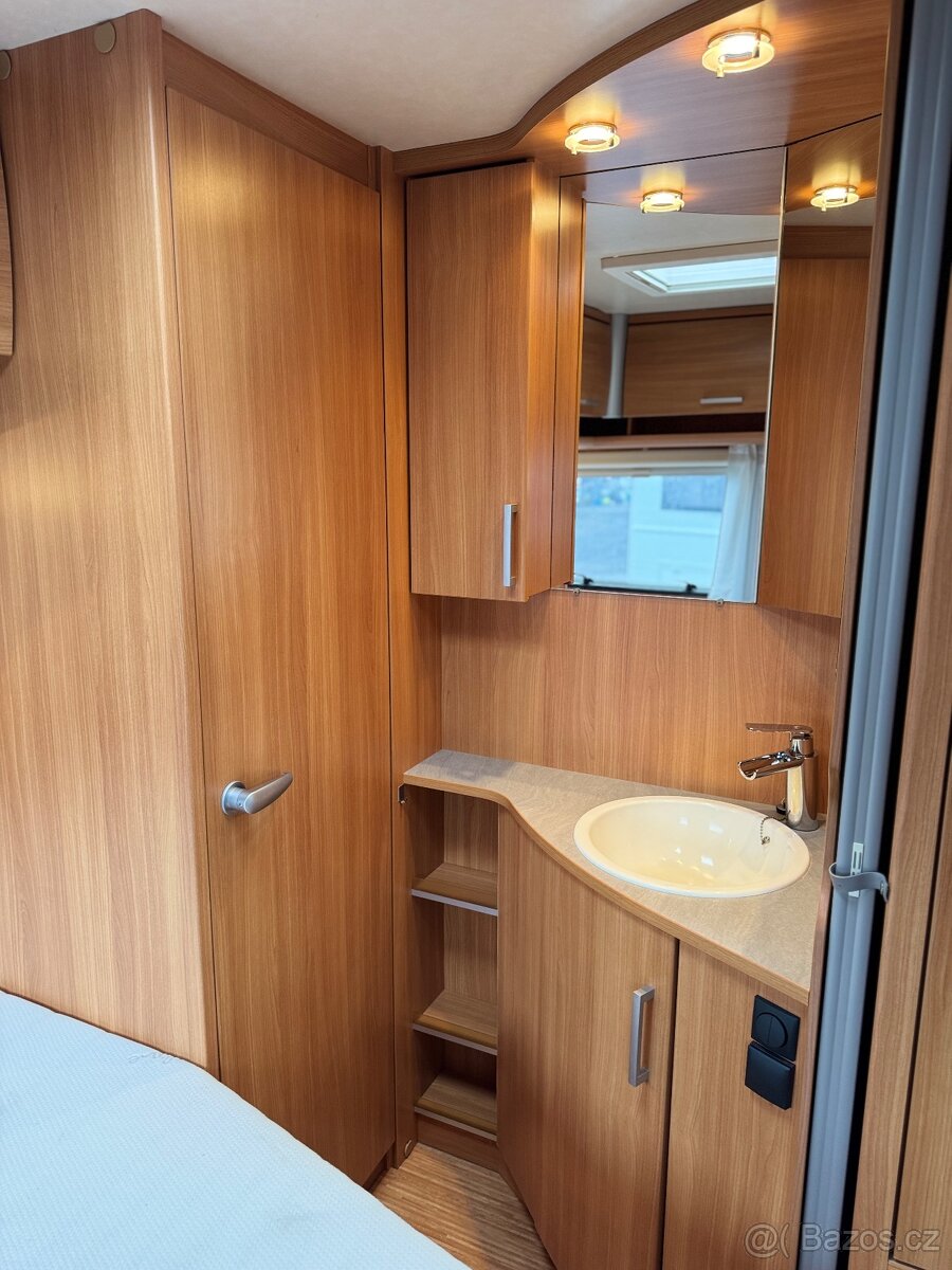 Knaus Sport 500 ~ Francouzská postel - 16