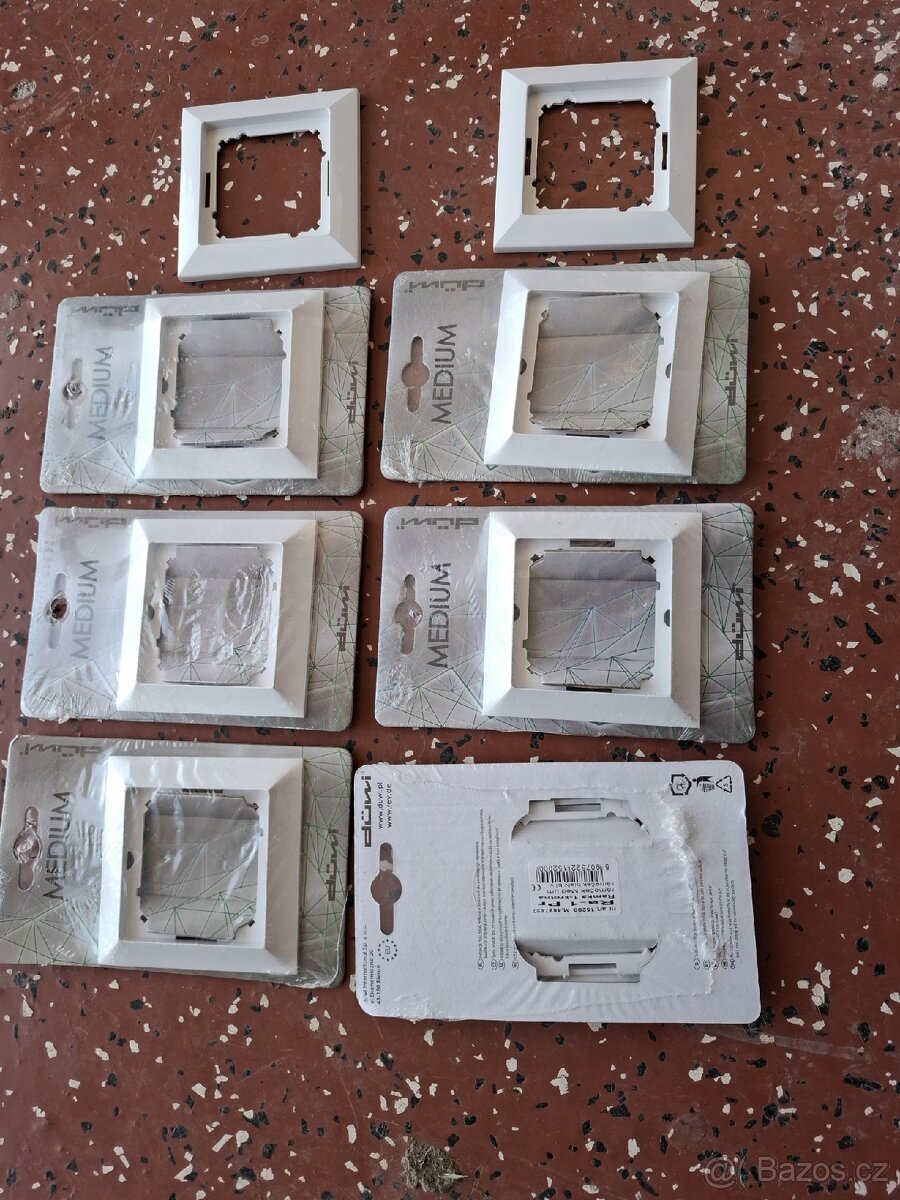 Vypínače, zásuvky, rámečky - 16