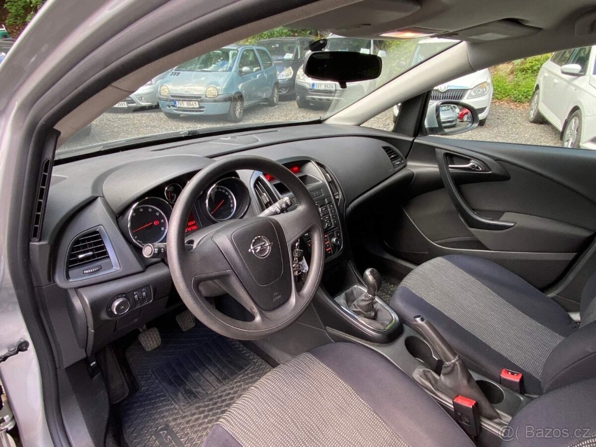 Opel Astra J 1.4i 74kW 1.majitel 78tkm 2015 STK 5/27 - 16