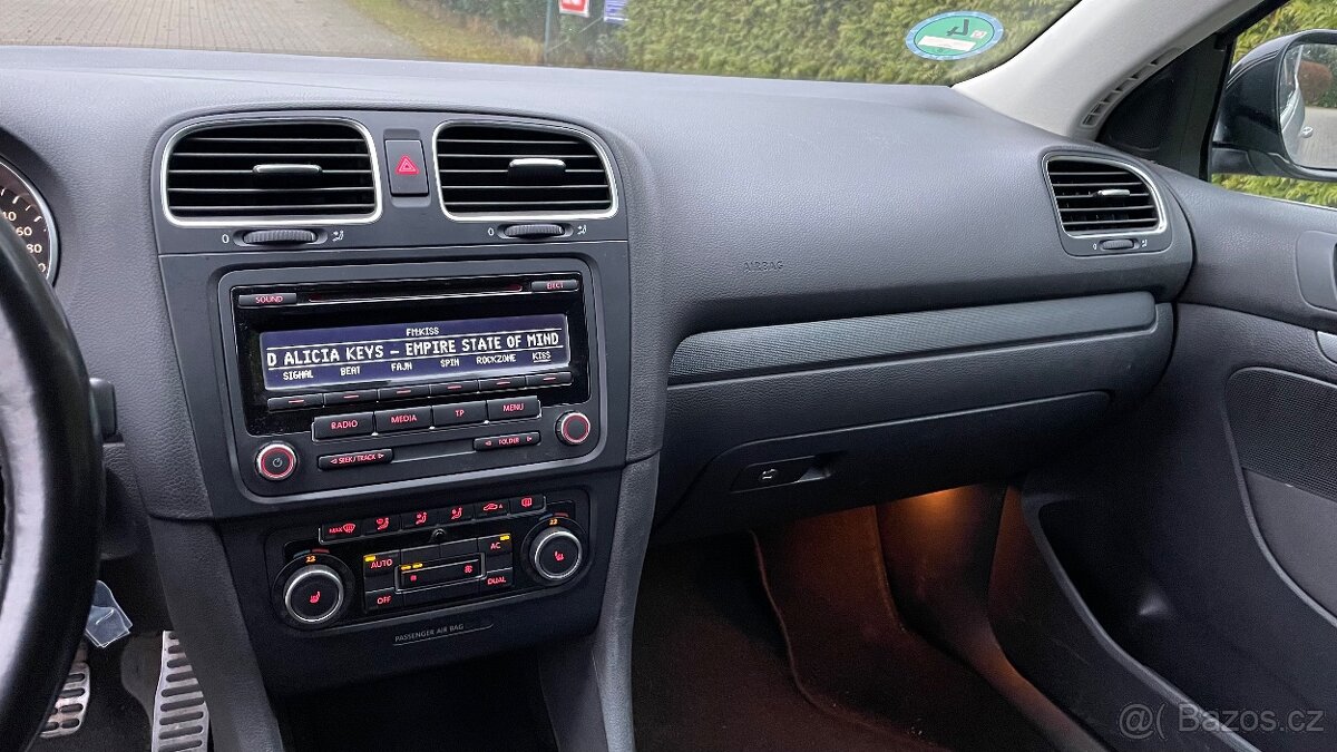 VW GOLF VI 1.6TDi STYLE CLIMATRONIC - 16